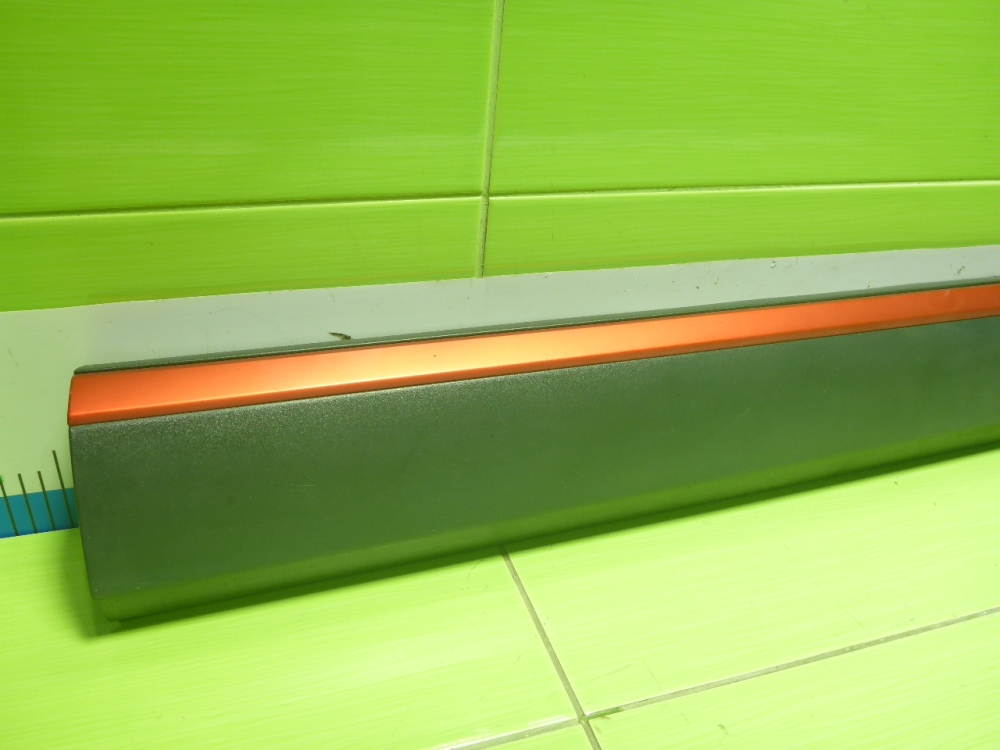 Накладка двери передней правой