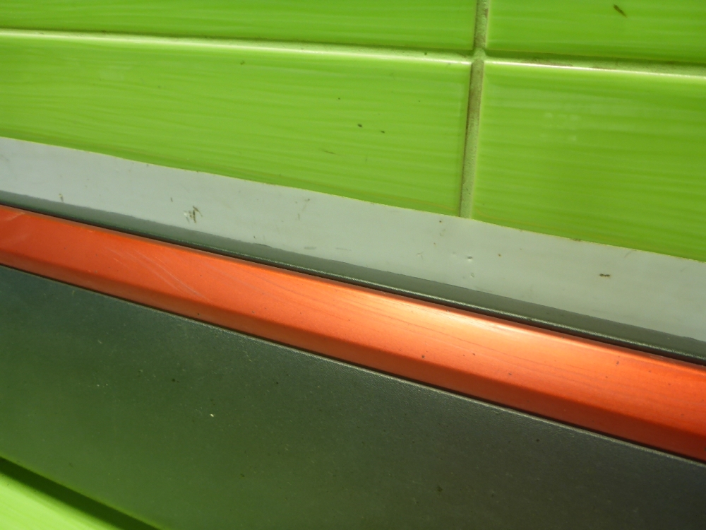 Накладка двери передней правой