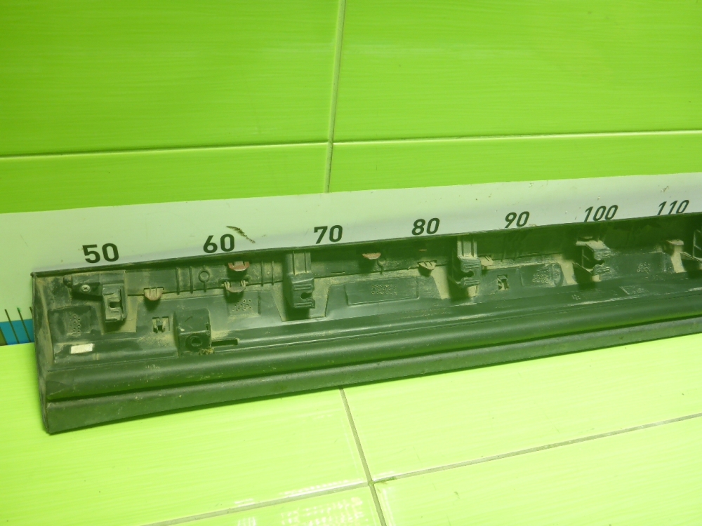 Накладка двери передней правой