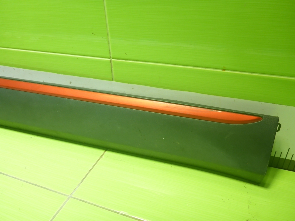 Накладка двери передней правой