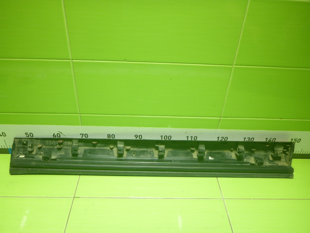 Накладка двери передней правой