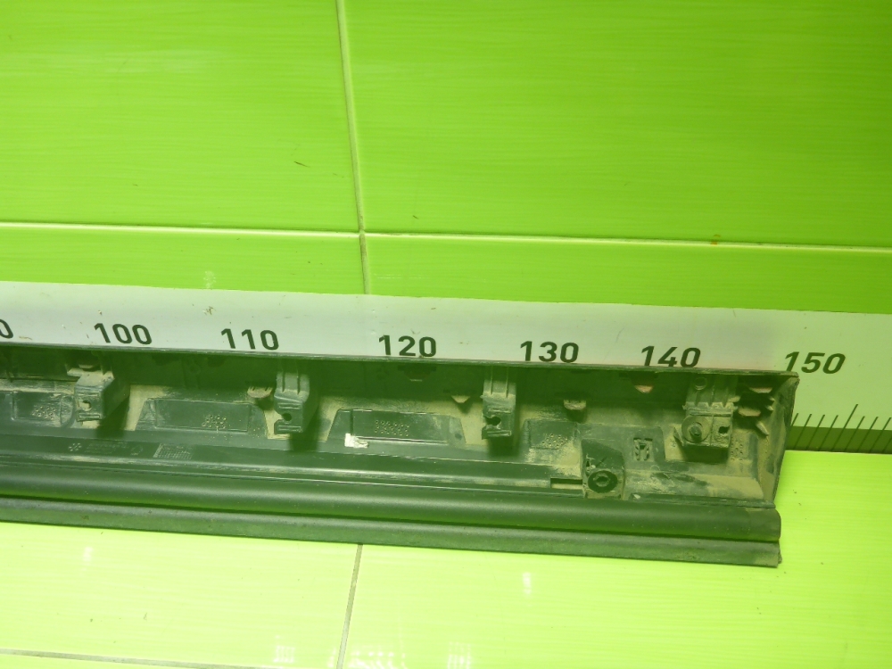 Накладка двери передней правой