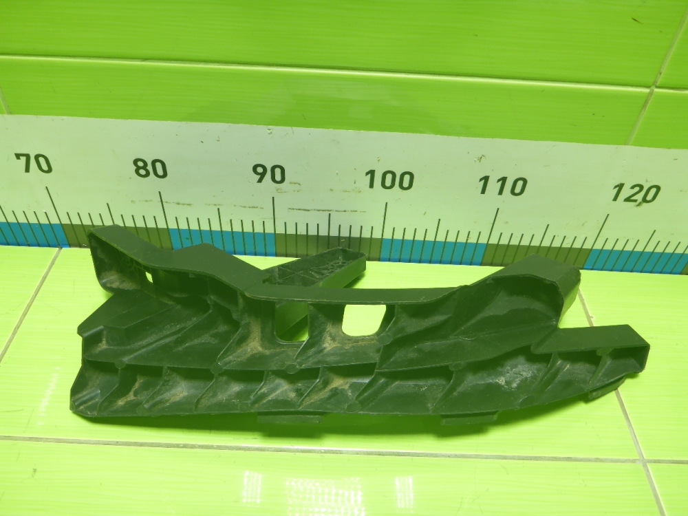 Кронштейн фар правый