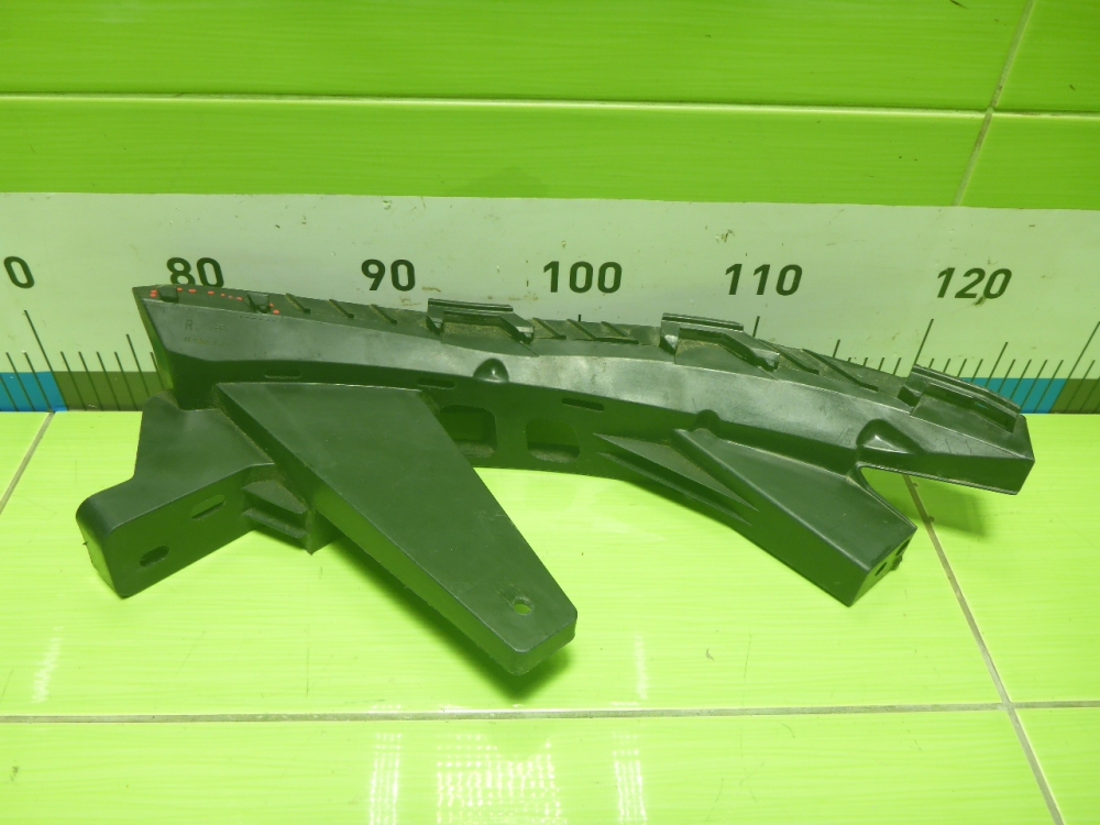 Кронштейн фар правый