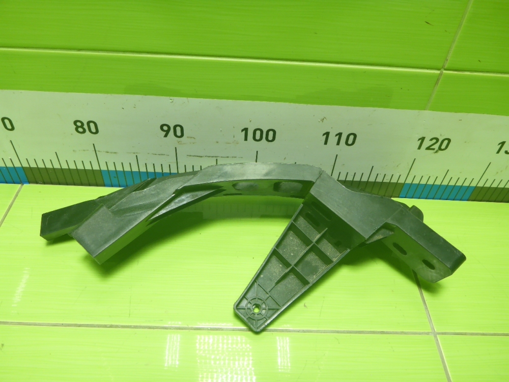 Кронштейн фар правый