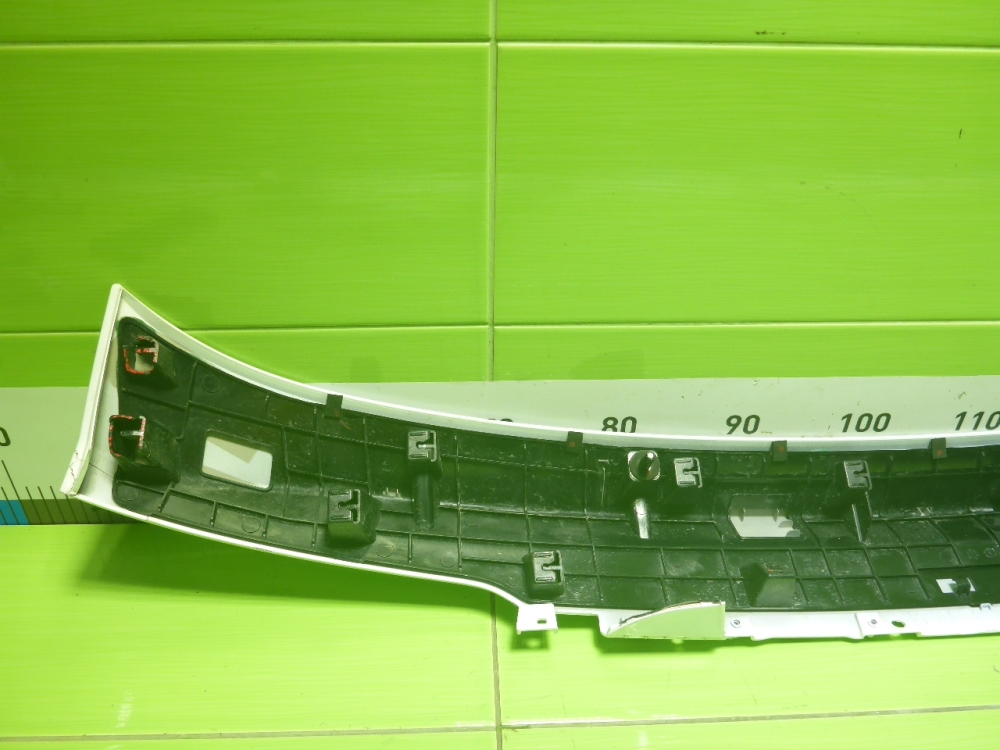 Накладка двери багажника