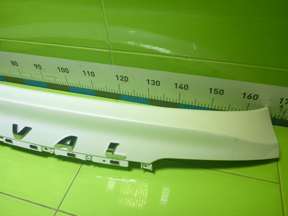 Накладка двери багажника