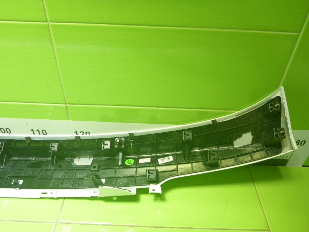 Накладка двери багажника