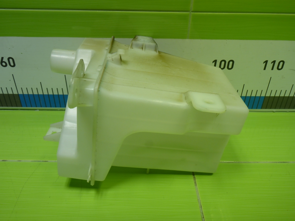 Бачок омывателя лобового стекла