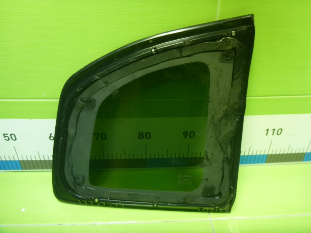 Стекло кузовное глухое левое