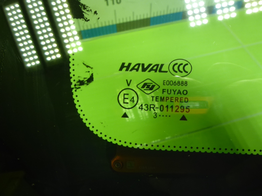 Стекло кузовное глухое левое