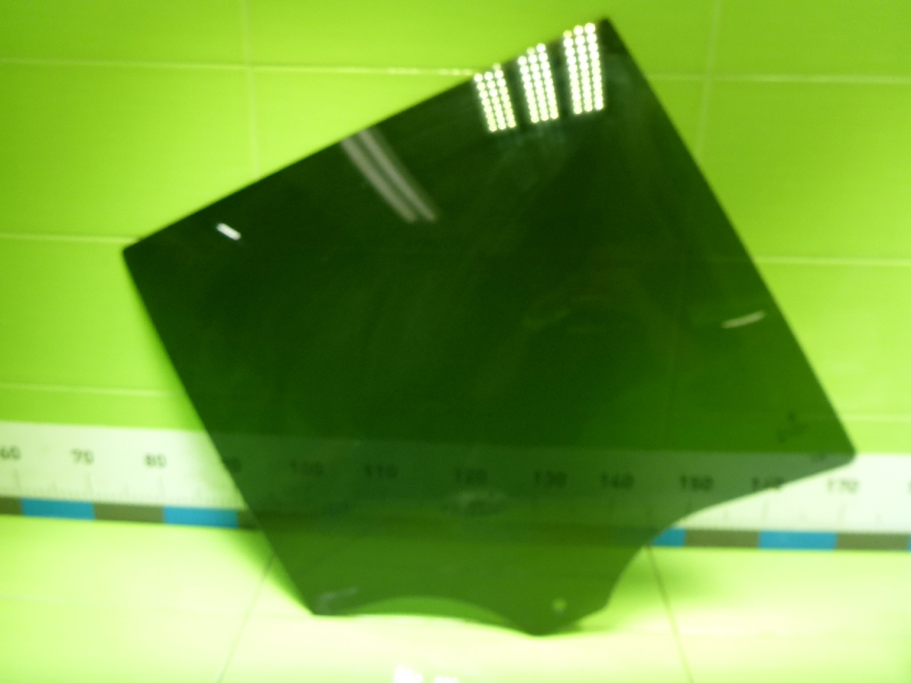 Стекло двери задней правой