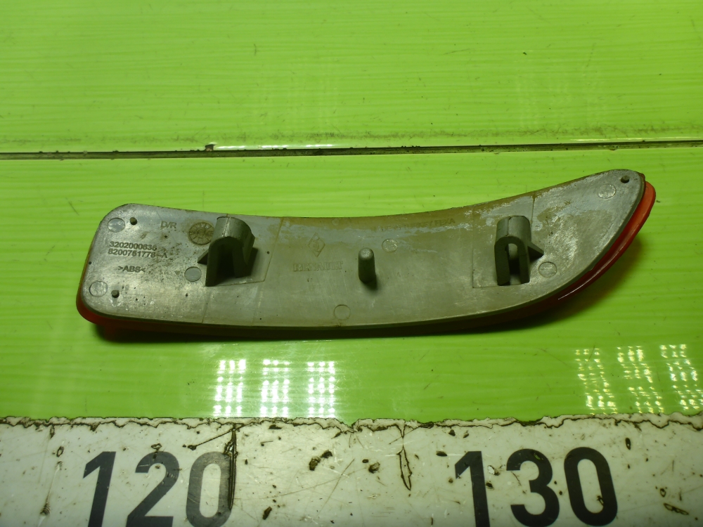 Отражатель в бампер задний правый