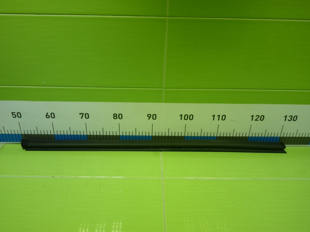 Накладка лобового стекла левая