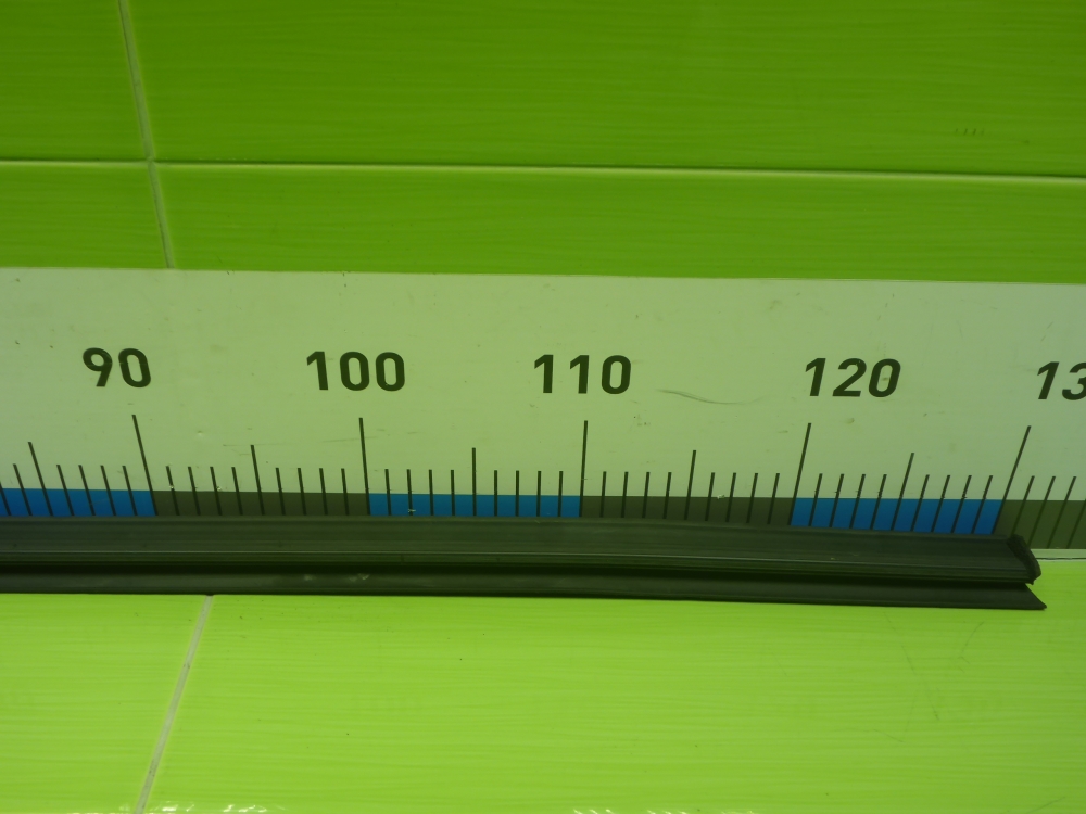 Накладка лобового стекла левая