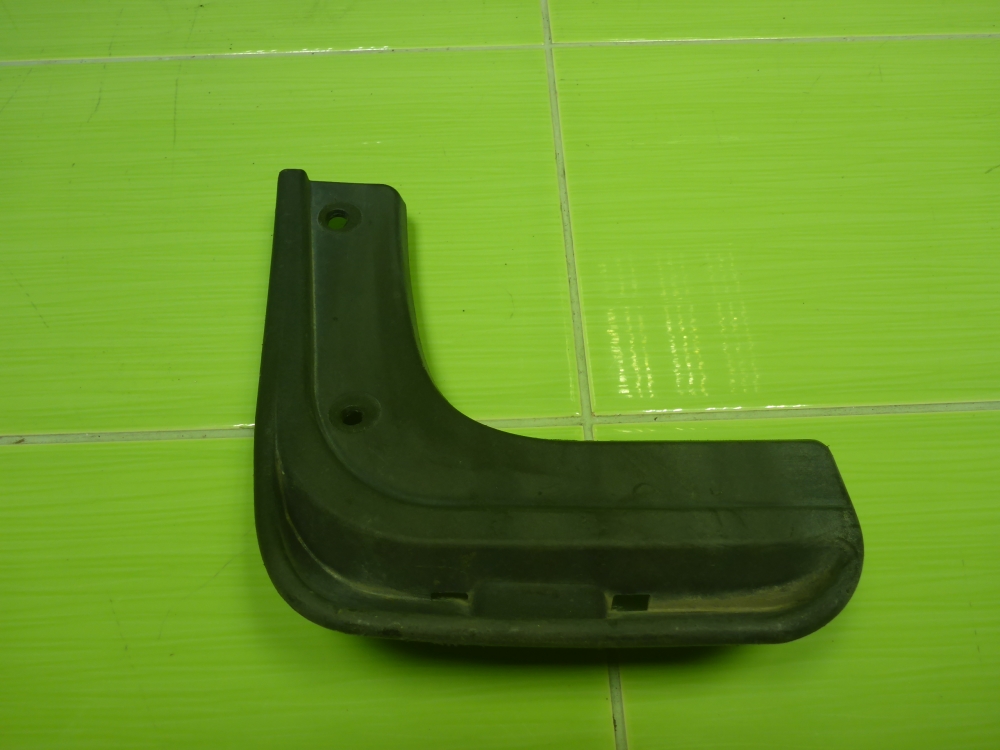 Брызговик задний правый