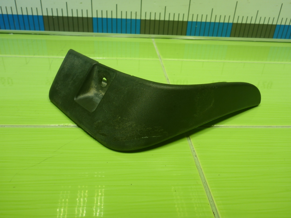 Брызговик задний правый