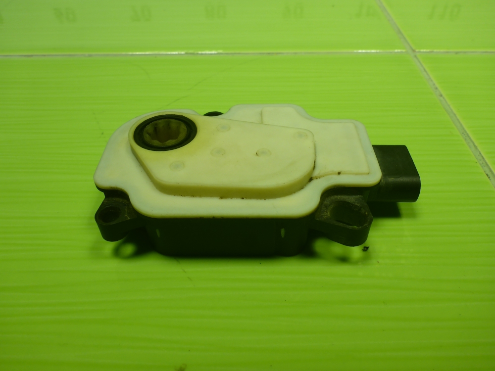 Моторчик заслонки печки