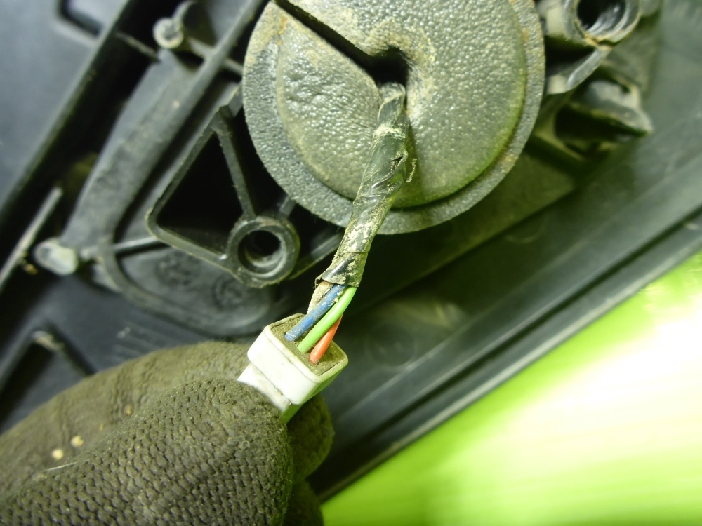 Зеркало правое электрическое