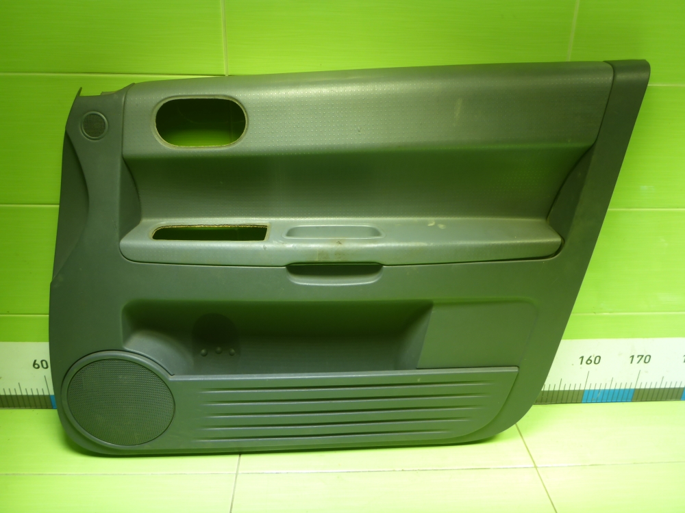 Обшивка двери передней правой