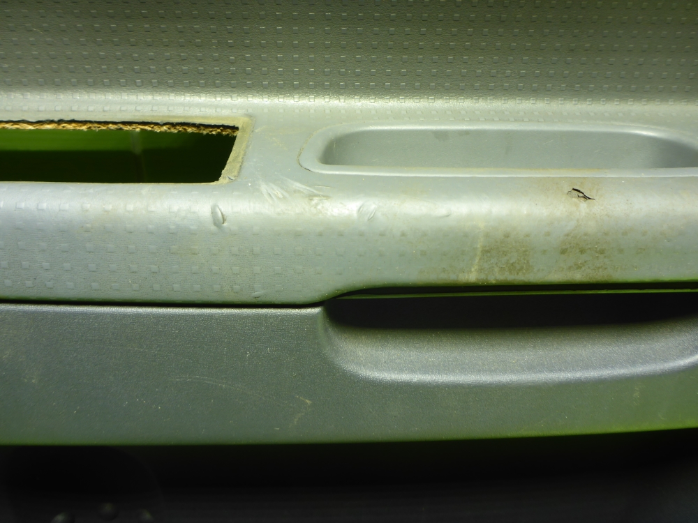 Обшивка двери передней правой