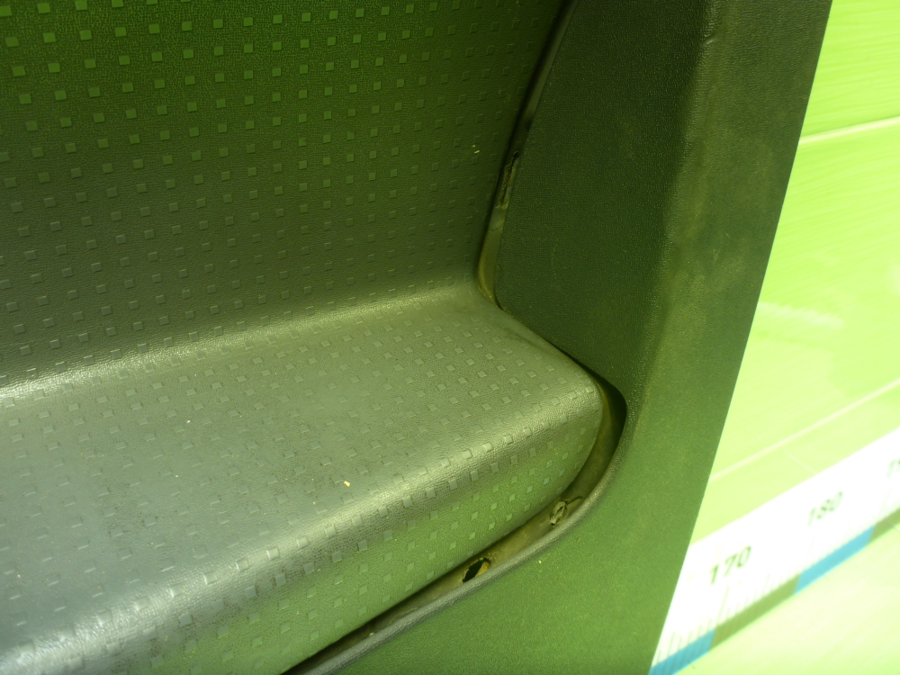 Обшивка двери передней правой