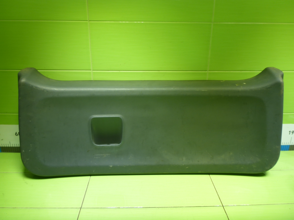 Обшивка двери багажника