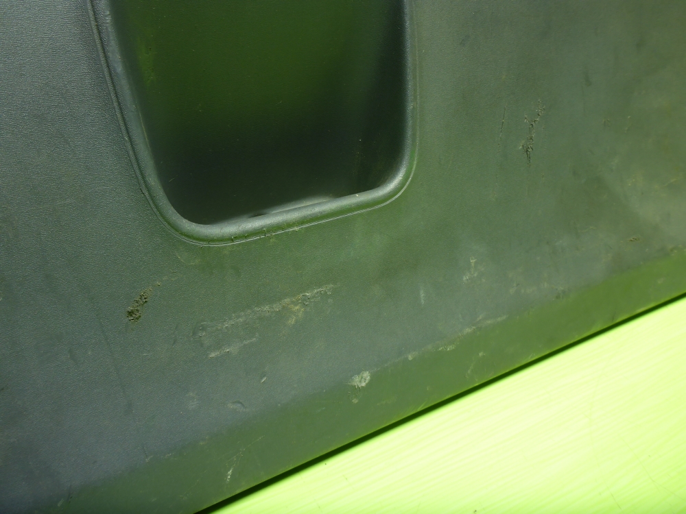 Обшивка двери багажника