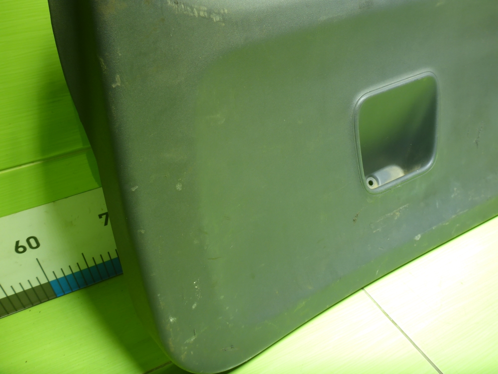 Обшивка двери багажника