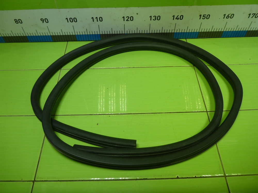 Уплотнитель двери