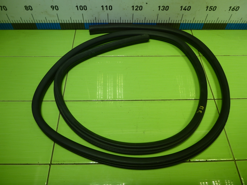 Уплотнитель двери