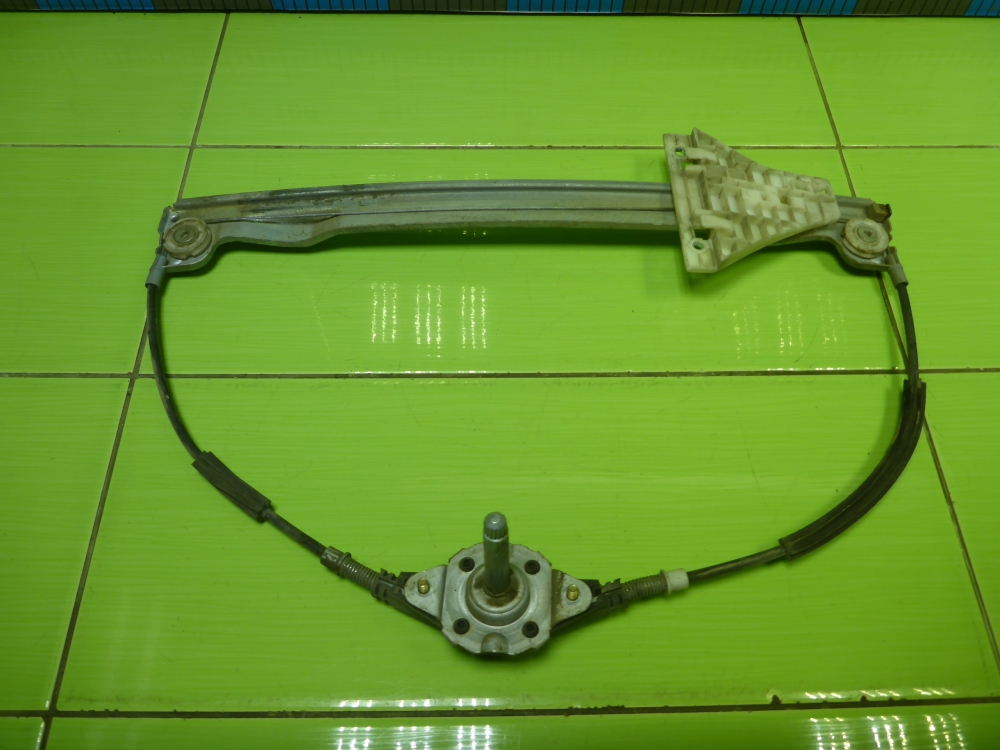 Стеклоподъемник механ. задний левый