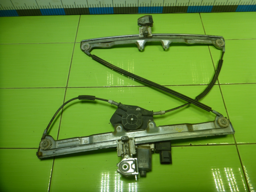 Стеклоподъемник электр. передний правый