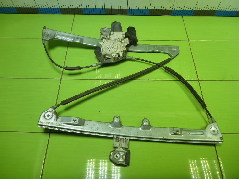 Стеклоподъемник электр. передний правый