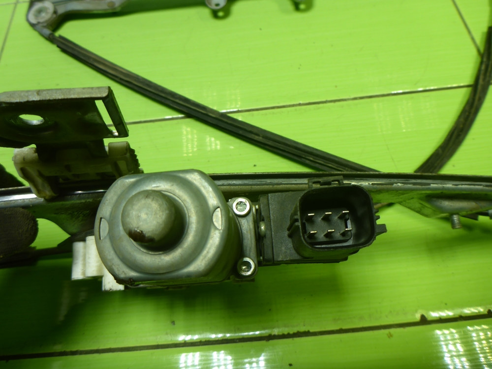 Стеклоподъемник электр. передний правый