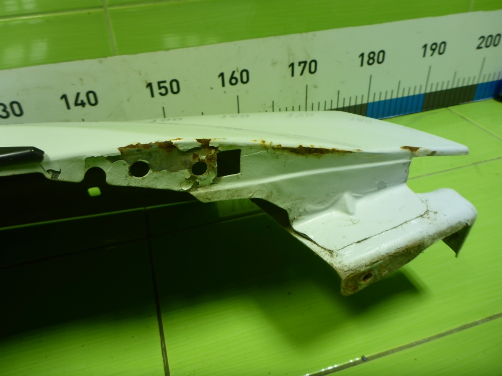 Крыло переднее правое