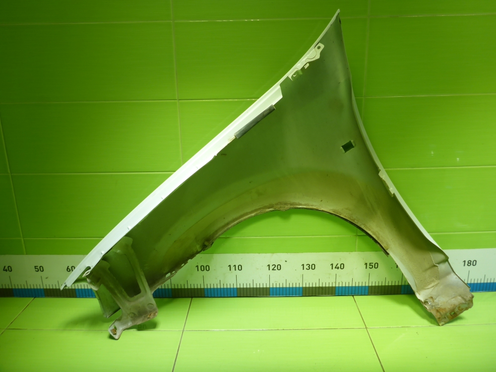 Крыло переднее правое