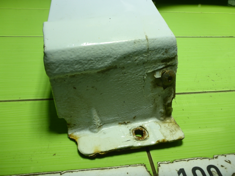 Крыло переднее правое