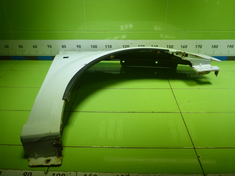 Крыло переднее правое