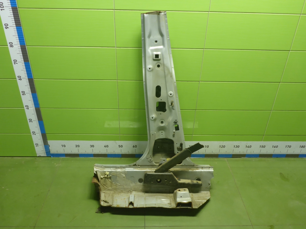 Порог со стойкой левый