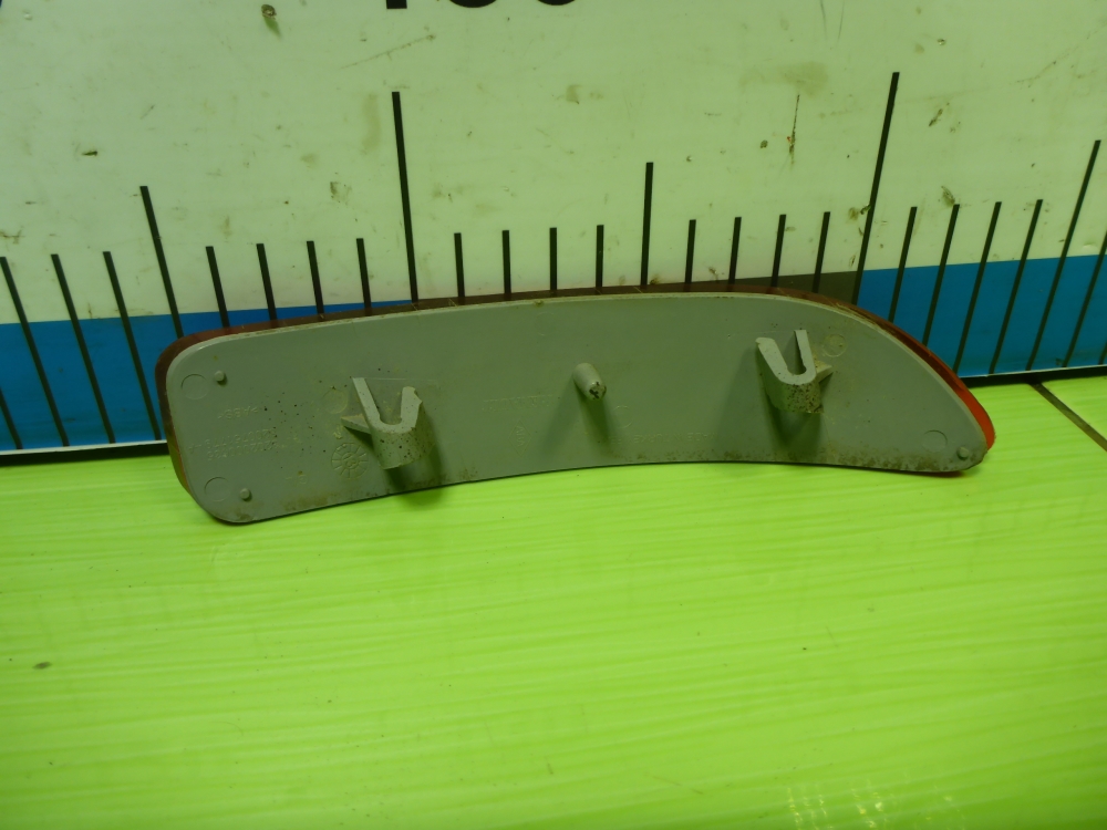 Отражатель в бампер задний левый