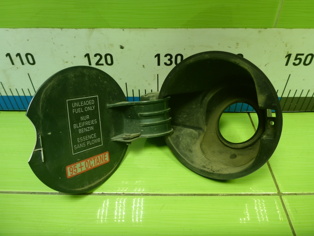 Лючок бензобака