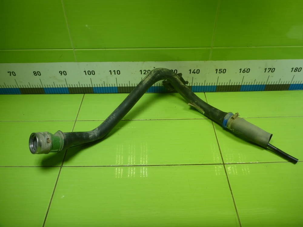 Горловина топливного бака