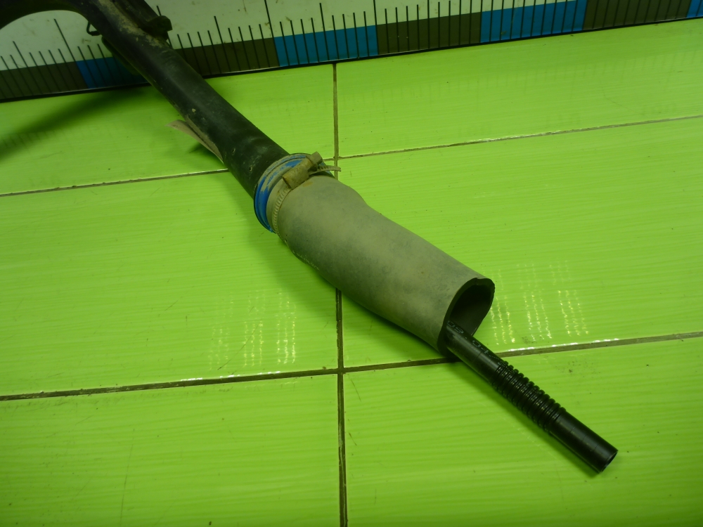 Горловина топливного бака