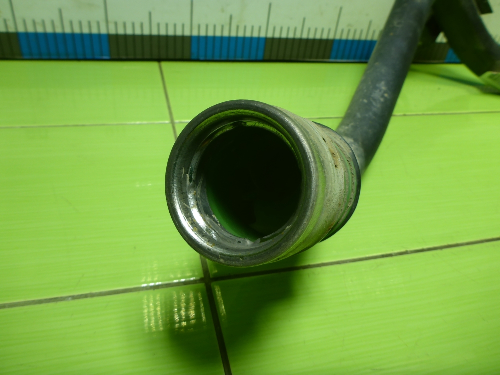 Горловина топливного бака