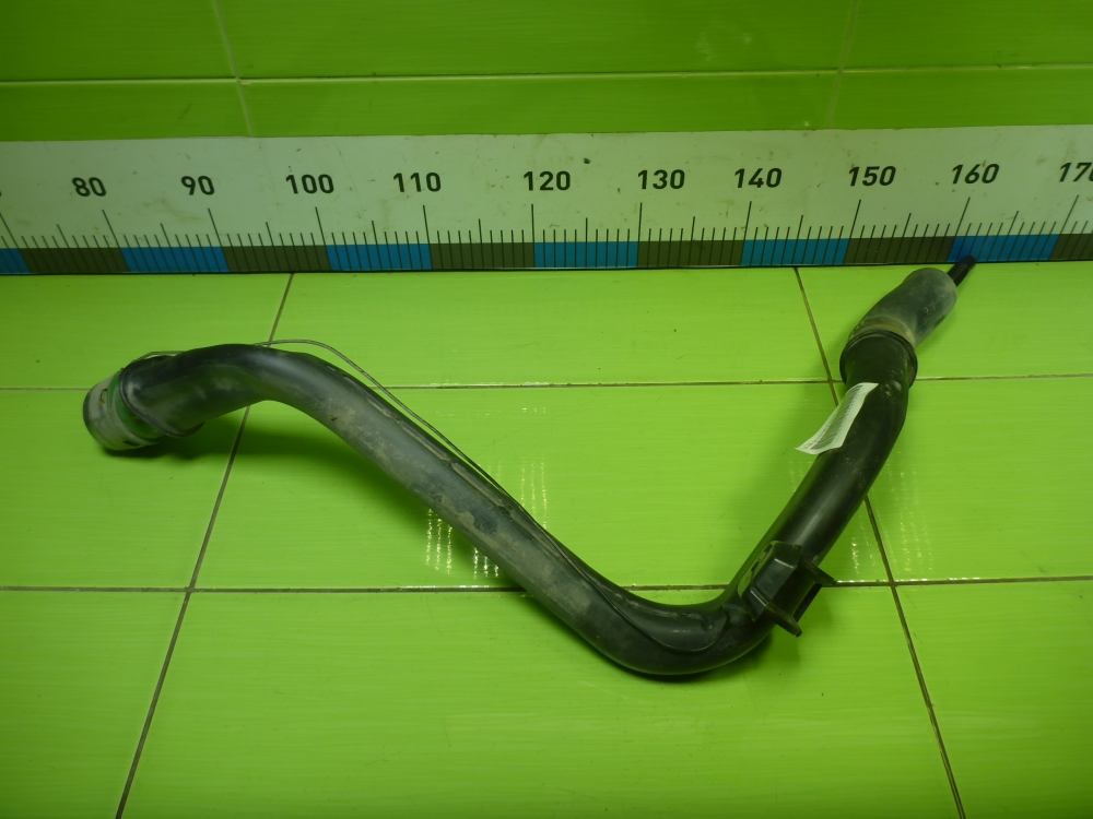 Горловина топливного бака