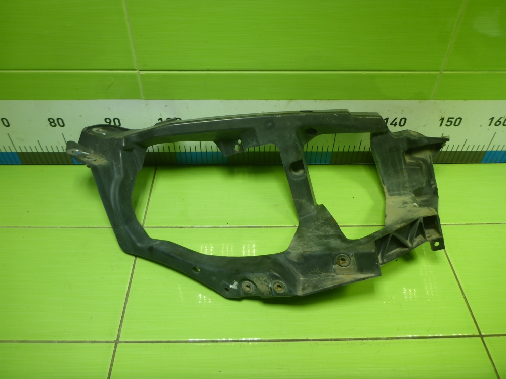 Кронштейн фар правый