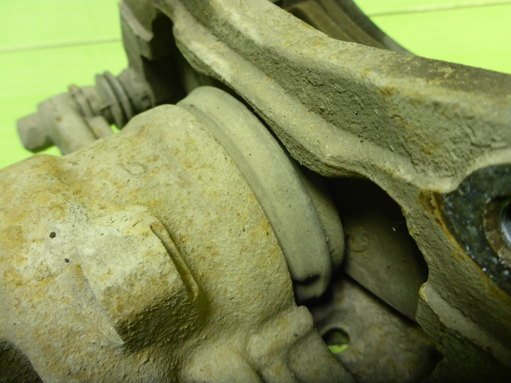 Суппорт передний левый