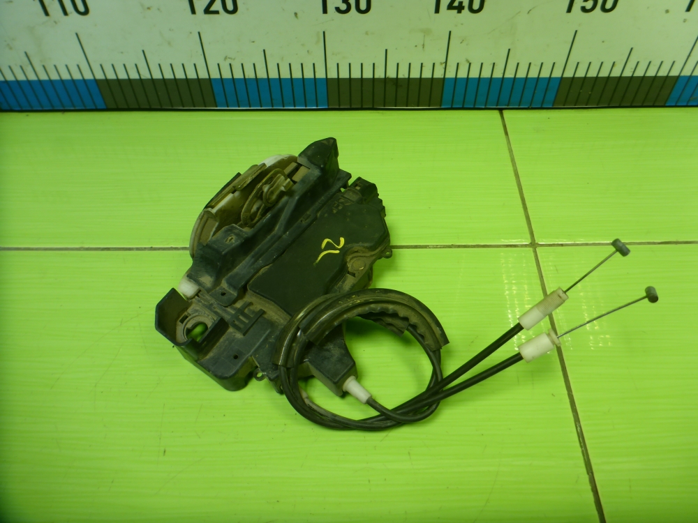 Замок двери задней левой