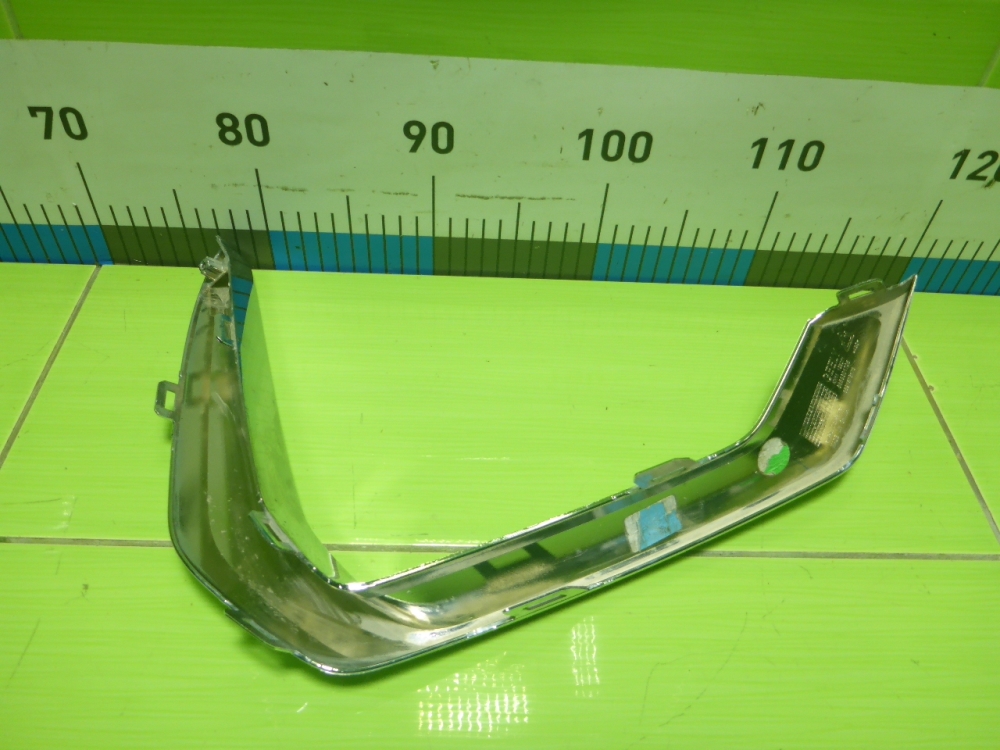 Накладка переднего бампера левая